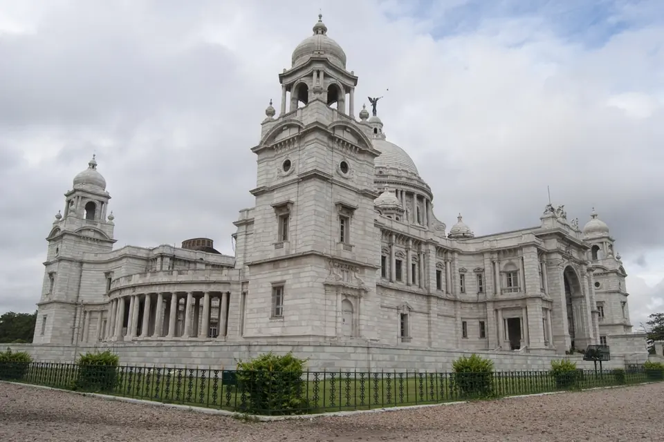 The Victoria Memorial in Kolkata under a cloudy sky